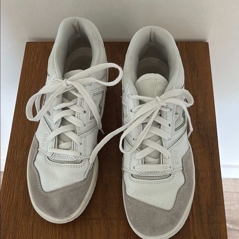 Men’s Size 7 (Ladies 8.5) New Balance 550
